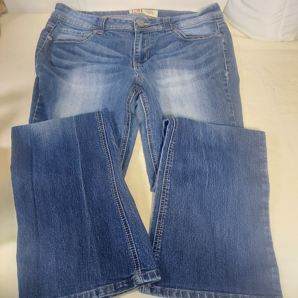 Lei Women's Blue Embroidered Pocket Jeans - Picture 3 of 7